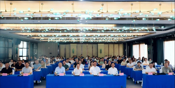 我社社长阮海洪在2025年全国大学出版社财务管理工作培训研讨会上作专题报告